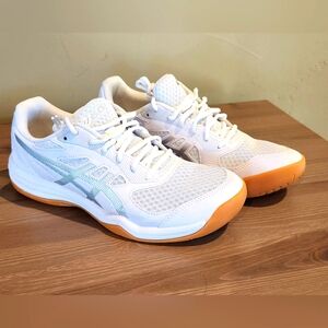 NWOT Womens 10 Asics Upcourt 5 Volleyball shoes